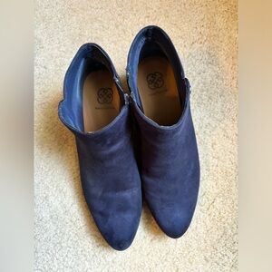 12 women’s Navy Booties